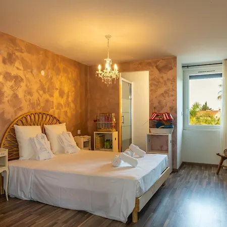 Mas El Chaparo Villa Camélas